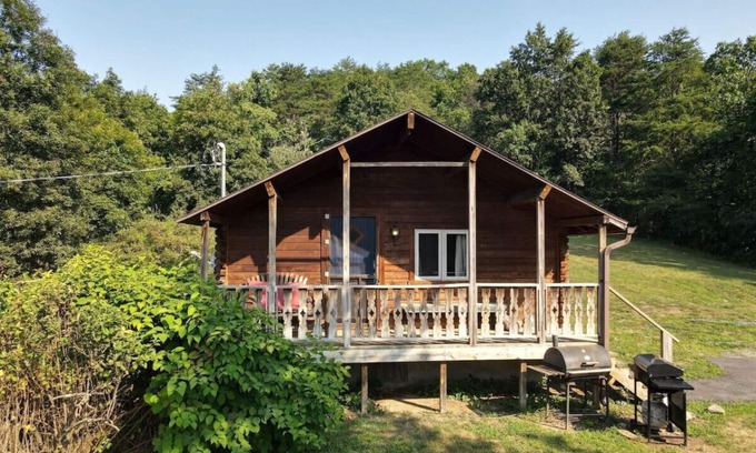 Berkeley Springs Maison | Prenez une respiration profonde de Mountain Air et profitez des "Whispering Hills!"