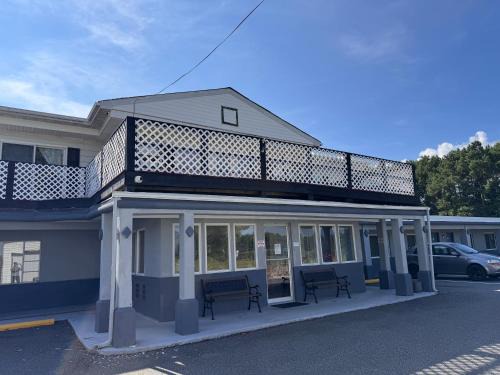 White Stone Hôtel | Whispering Pines by Hotel O White stone VA