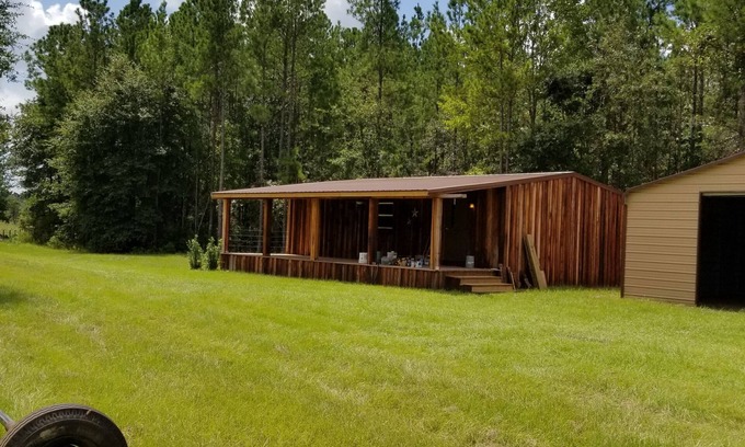 Boys Ranch Cabine | Cabine de pins chuchotant sur 40 acres