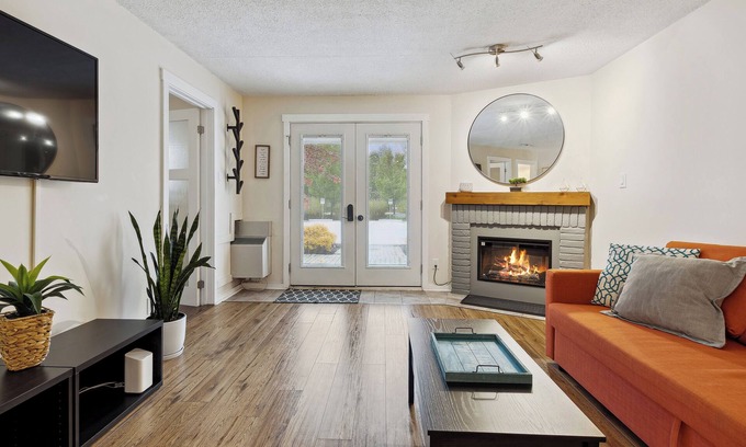 Collingwood Appartement | Whispering Pines Escape