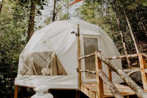 Cosby Maison | Whispering Waters Dome Getaway