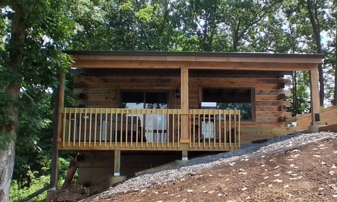 De Soto Cabine | Whispering Winds Sleep 2 Hot Tub, Whispering Winds Sleeps 2 Hot Tub