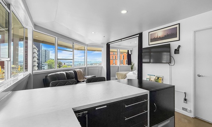 Grafton Appartement | Whitaker Wish | Spacious, City Apt with Sea View