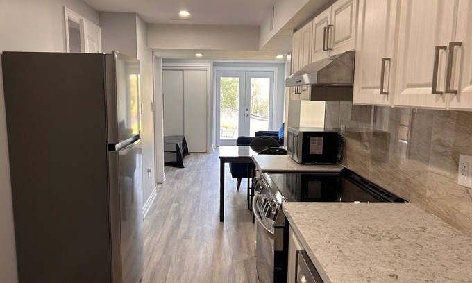 Whitby Maison | Whitby Gateway - 2BR 2WR Kitchen Laundry
