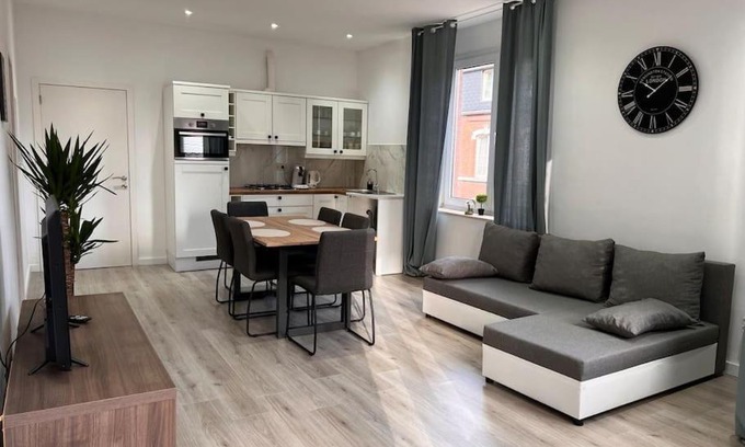 Saint-Laurent Appartement | White apartment, 2 Chambre-Arrivée autonome-Wifi rapide
