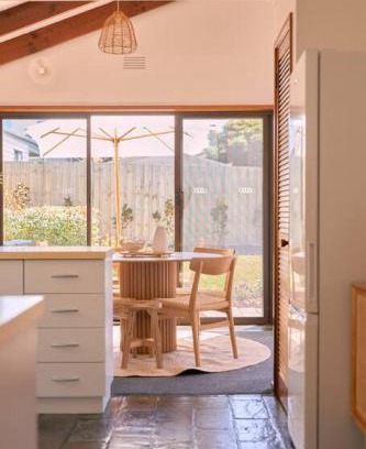 Torquay Maison | White Beach Nest walk to the beach