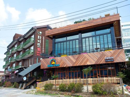 Bongpyeong Appartement | White Cabin