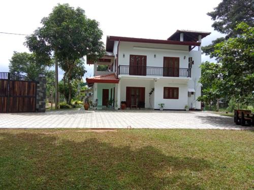 Maspotha Maison | White House Family Stay