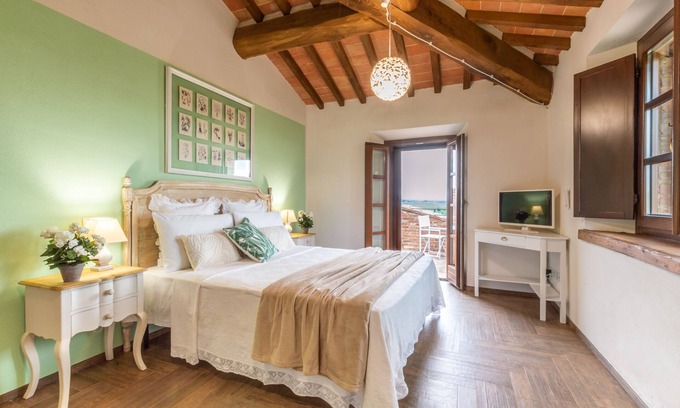 Monteroni d'Arbia Appartement | "White Lily overlooking Siena"