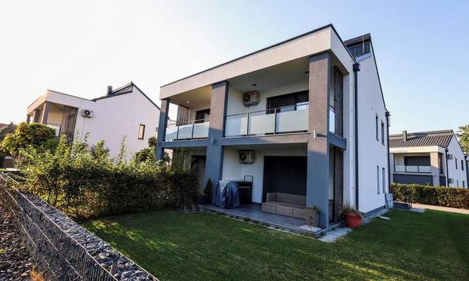 Verzej Appartement | White Mountain Apartments 5min. von der Therme Banovci Entfernt