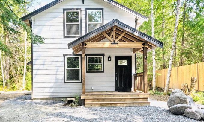 Ashford Cabine | White Rainier- HotTub+2BR+Loft/2BTH+AC+Wi-Fi