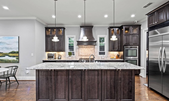 Lake Highlands Maison | White Rock Valley: Luxe 5-Bedroom Hideaway
