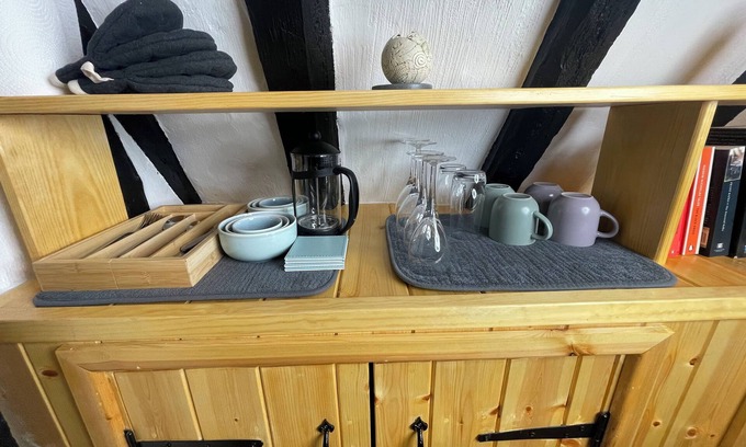Horseheath Appartement | White Rose Annex – A Charming Getaway Nested in a Historical Cottage!