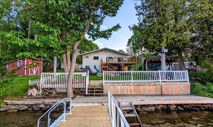 North Algona Wilberforce Maison | Whitefield Cottage ~ Sky Above, Lake Below!