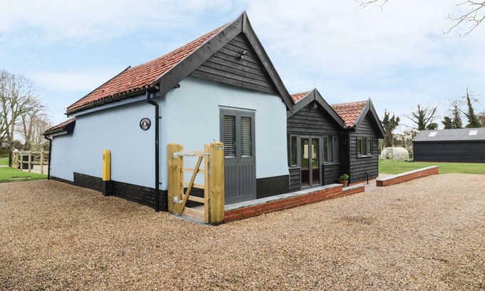 Attleborough Cottage | WHITEHANDS FARM BARN, Animaux acceptés dans le vieux Buckenham, Ref 938543