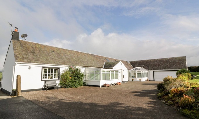 Darvel Maison | WHITESIDE COTTAGE, family friendly, with open fire in Darvel