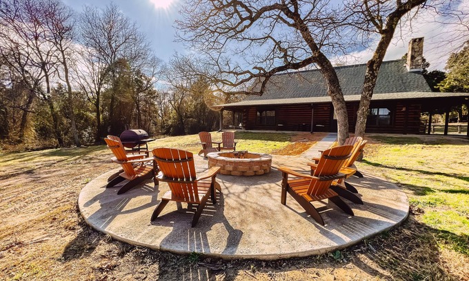 Athens Cabine | WhiteTail Lodge @ Cedar Cove Ranch, 700 acres de lac privé de 25 acres