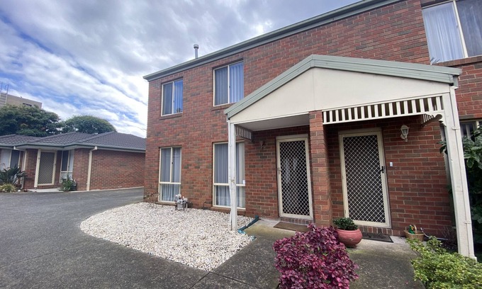 Carrum Appartement | Whole Double Story House- 4QB & 1SB- Carrum Beach- Fully Furnished- Free Parking