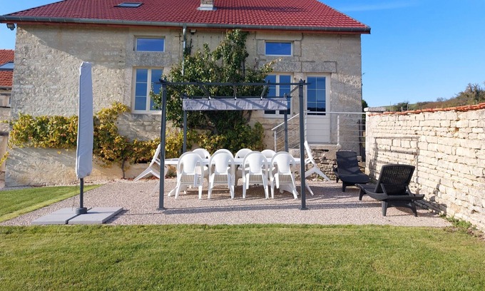 Autreville-sur-la-Renne Maison | L échappée belle, maison entière, jacuzzi,garage,wifi