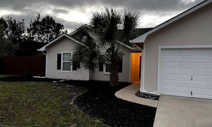 Kingsland Maison | Whole house Lakevw quiet NBHD near base.
