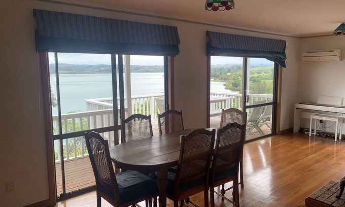 Kerikeri Maison | Whole House with KerKeri inlet views, fisherman's paradise
