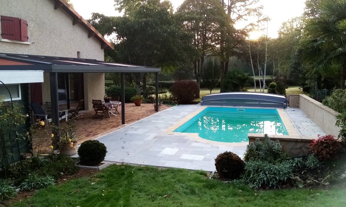 Rochechouart Maison | maison entière avec piscine idéale pour familles