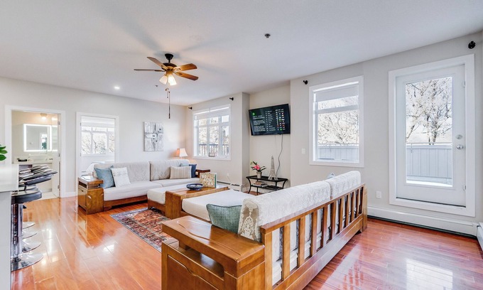 Whyte ave Maison | Whyte - 3 Bdrm, 3.5 Bthrm Penthouse |near U of A