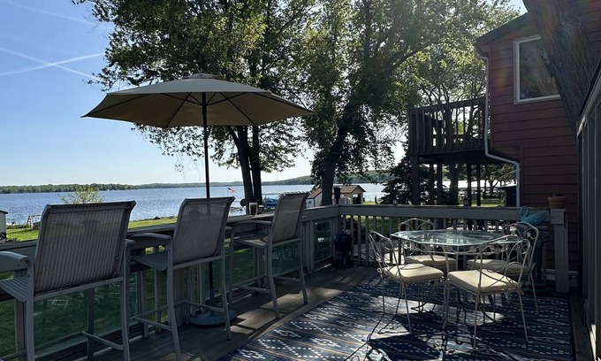 Pewaukee Maison | Wide open lake views and large flat front yard