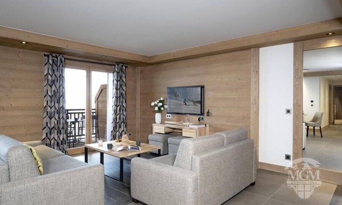 Les Eucherts Appartement | Wifi, 200m des commerces, remise en forme, piscine, balcon, parking, télévision, casier à ski, 65m²