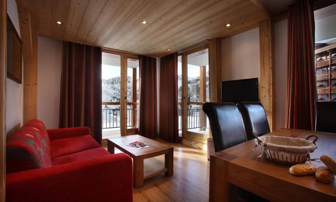 Arc-2000 Appartement | Wifi, 50m du centre station, remise en forme, piscine, sauna, hammam, balcon, parking, télévision