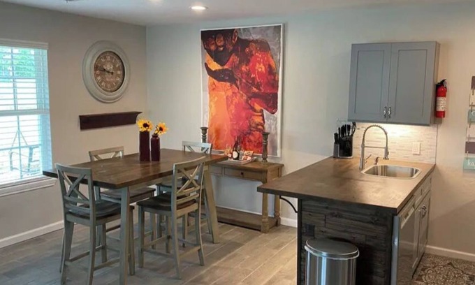 Thackerville Cottage | WILD CARD SUITE: Unit B. Casino Retreat & Pickleball court