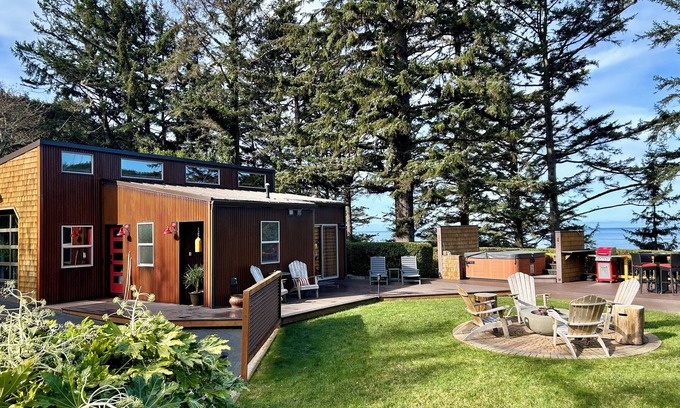 Gold Beach Cottage | Wild Coast Lookout offre une intimité et une vue spectaculaire sur la côte de l'Oregon.