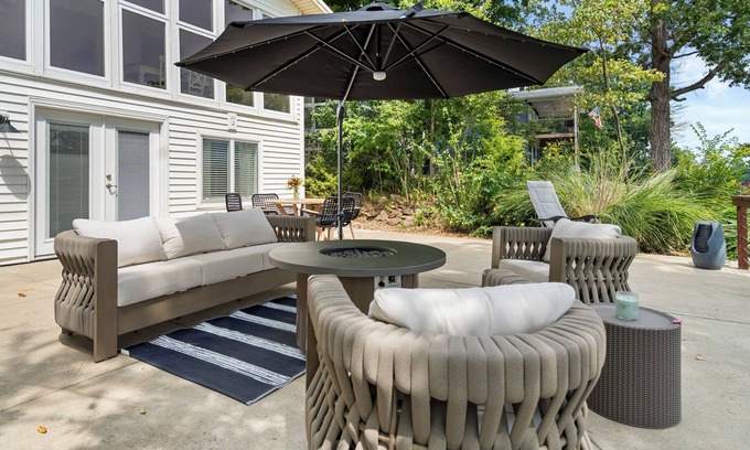 Marion Maison | Wild Sun Retreat- Waterfront, firepit, Kayak, lily pad, pet friendly with fee