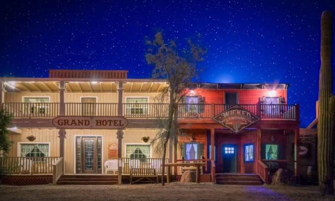 Fort McDowell Cabine | Wild West Gunsight Pass Sleeps 4