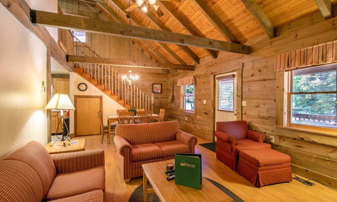 Spotsylvania Copropriété | Wilderness Resort 2-level Presidential log cabins make the perfect getaway!