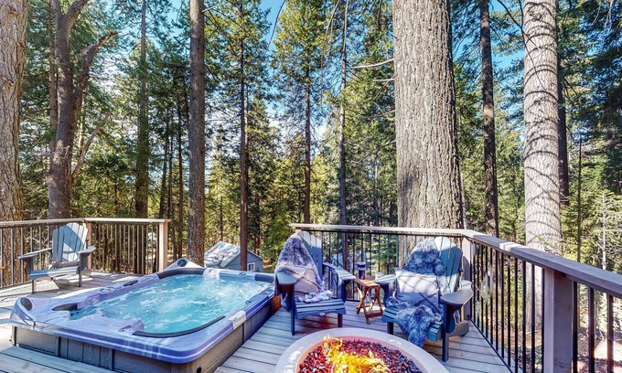 Alta Maison | Wilderness retreat with hot tub & balcony access