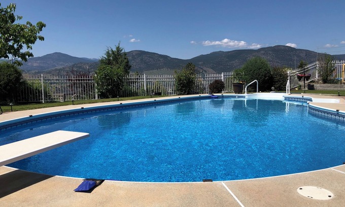 Okanagan-Similkameen Lit Et Petit-Déjeuner | Wildlife, fun, and amazing views are waiting for you in Okanagan Falls!