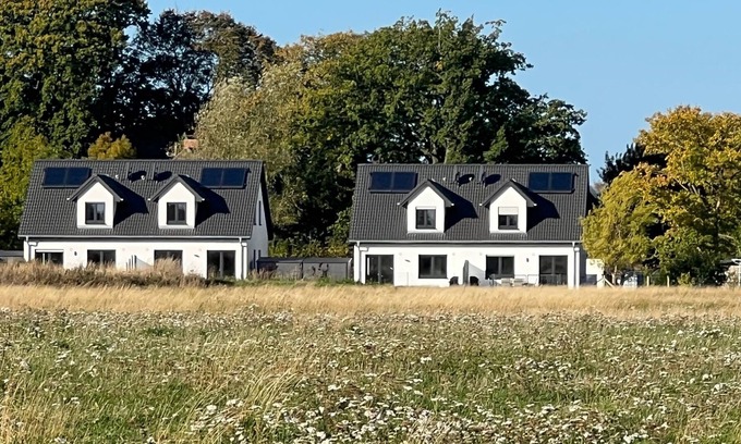 Kuehlungsborn Maison | Wildrose 1 und 2 für bis zu 12 Personen Buchbar