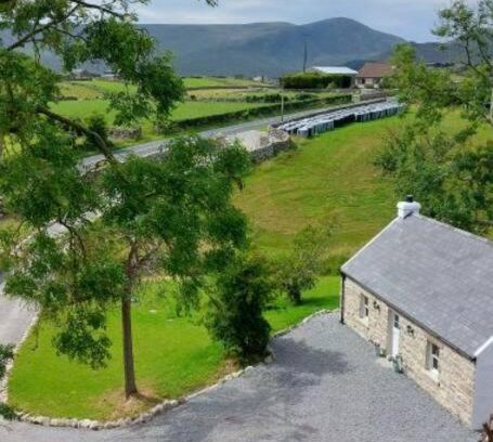 Attical Maison | Wildthorn Cottage