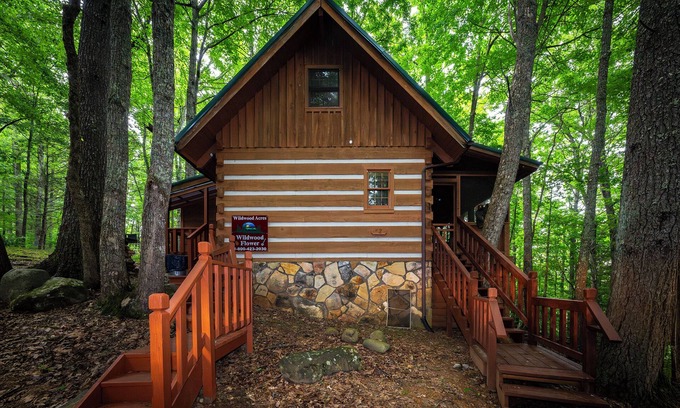 Cosby Cabine | Wildwood Flower -Rustic, cozy, authentic log cabin