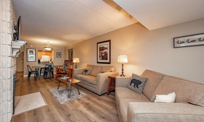 Thayerville Copropriété | Will O' The Wisp 104B: Lakefront One Bedroom Condo with 2 Fireplaces & Flat Scre