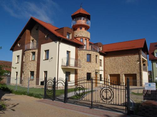 Leba Hôtel | Willa Latarnik - doskonała lokalizacja, blisko atrakcji, 20min do plaży