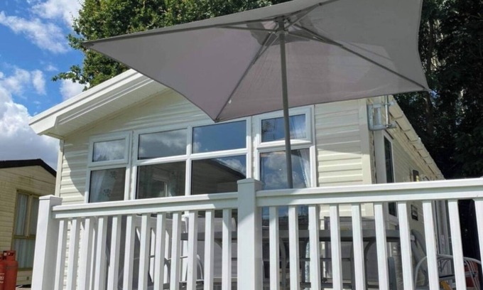 Clacton-on-Sea Maison | Kellysholidayhomes, Willerby, 2 bedroom Caravan, surrounded by nature