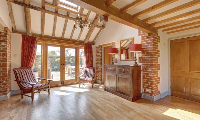 West Beckham Maison | Williams Barn - a self catering cottage that sleeps 10 guests in 5 bedrooms