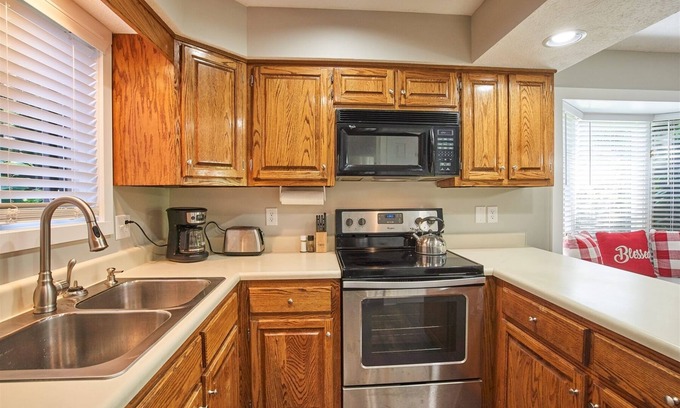 Blowing Rock Maison | Willow 1 - 2BR, 2BA Condo, Chetola Resort, Downtown Blowing Rock