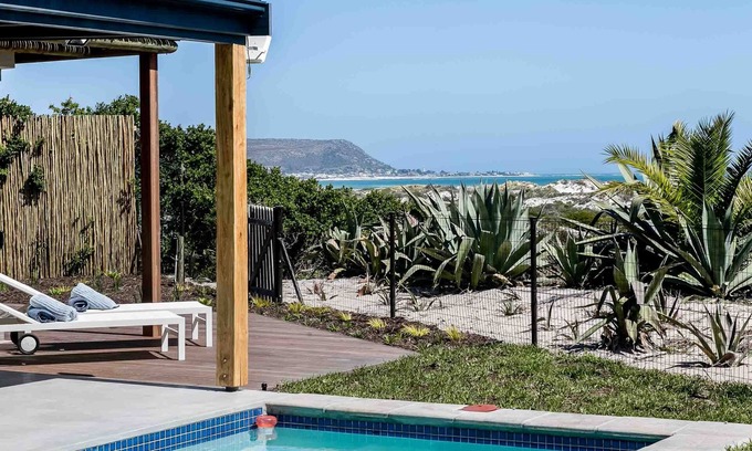 Noordhoek Villa | Willow Beach House à droite sur les dunes de sable de Long Beach Noordhoek