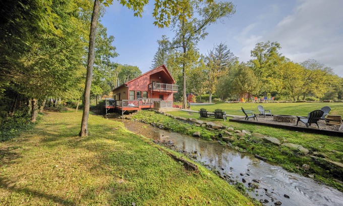 Swengel Cabine | Willow Brook Getaway: Hot Tub, Deck in Mifflinburg