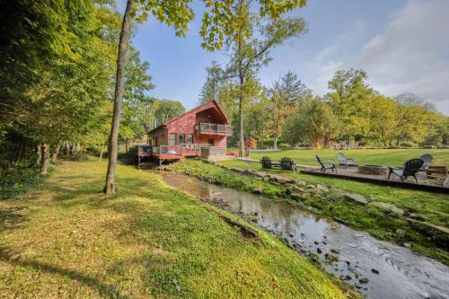 Swengel Maison | Willow Brook Getaway Hot Tub, Deck in Mifflinburg