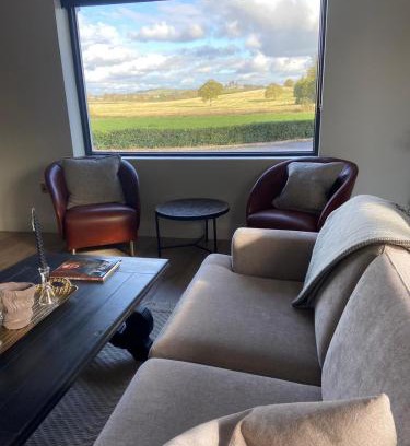 Cashel Maison | Willow Lodge Cashel- Rock View-Sleeps from 2 up to 8 guests