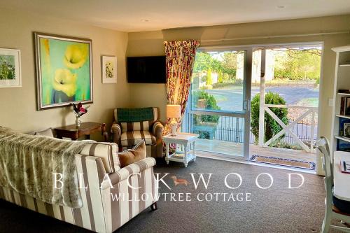 Lincoln Maison | Willow Tree Cottage